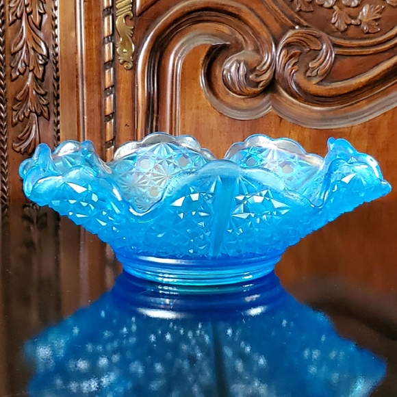 Fenton Daisy and Button 10 3/4" Irredescent Blue WOW Bowl - Picture 5 of 16